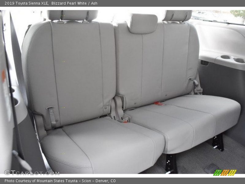Blizzard Pearl White / Ash 2019 Toyota Sienna XLE