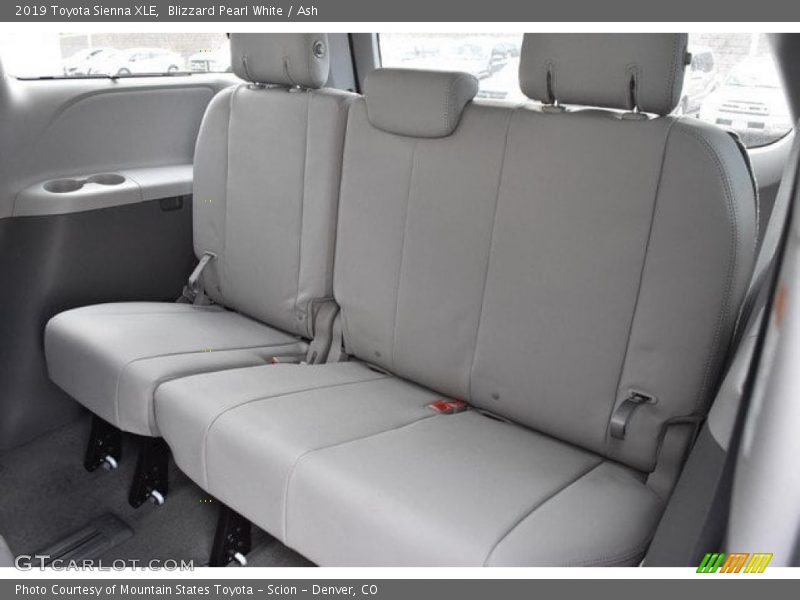 Blizzard Pearl White / Ash 2019 Toyota Sienna XLE