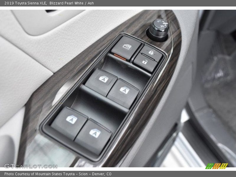 Blizzard Pearl White / Ash 2019 Toyota Sienna XLE