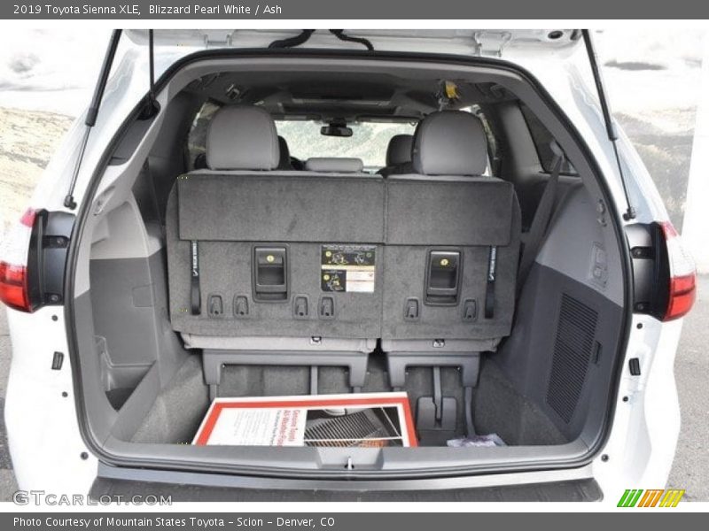 Blizzard Pearl White / Ash 2019 Toyota Sienna XLE