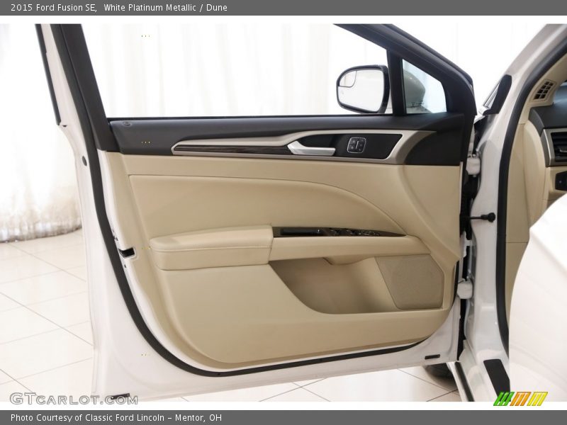 White Platinum Metallic / Dune 2015 Ford Fusion SE