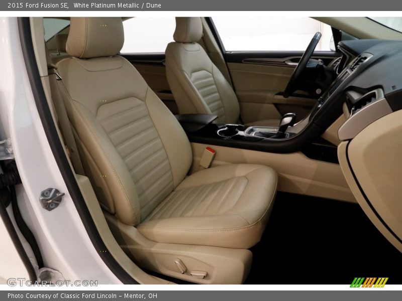White Platinum Metallic / Dune 2015 Ford Fusion SE