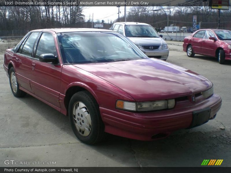 Medium Garnet Red Metallic / Dark Gray 1995 Oldsmobile Cutlass Supreme S Sedan