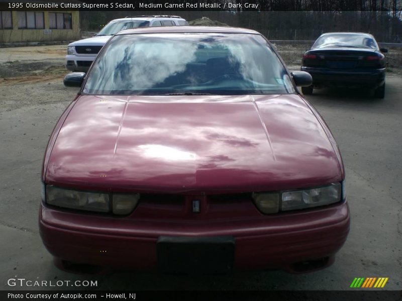 Medium Garnet Red Metallic / Dark Gray 1995 Oldsmobile Cutlass Supreme S Sedan