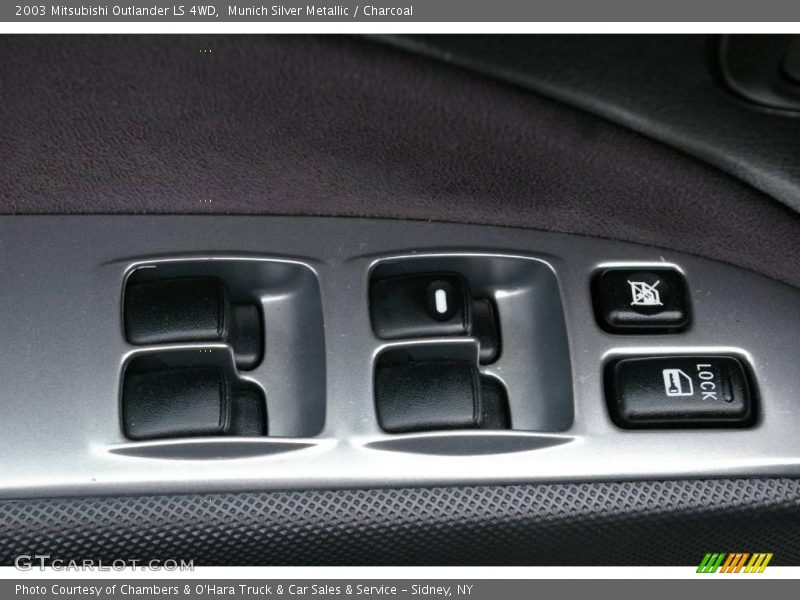 Munich Silver Metallic / Charcoal 2003 Mitsubishi Outlander LS 4WD