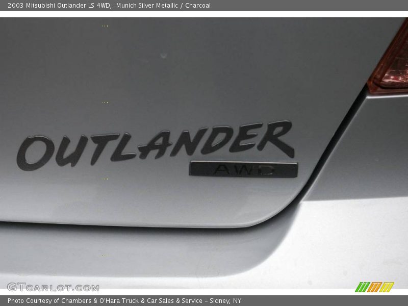 Munich Silver Metallic / Charcoal 2003 Mitsubishi Outlander LS 4WD
