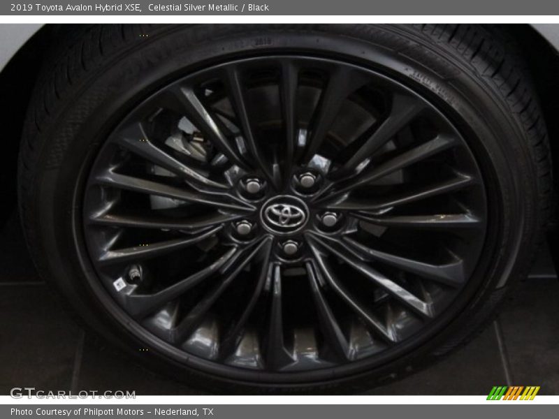 Celestial Silver Metallic / Black 2019 Toyota Avalon Hybrid XSE