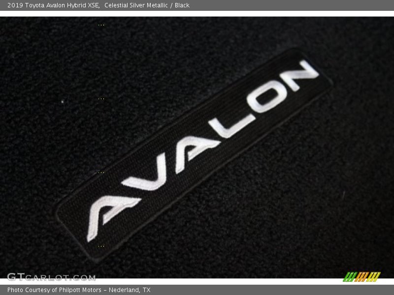 Celestial Silver Metallic / Black 2019 Toyota Avalon Hybrid XSE