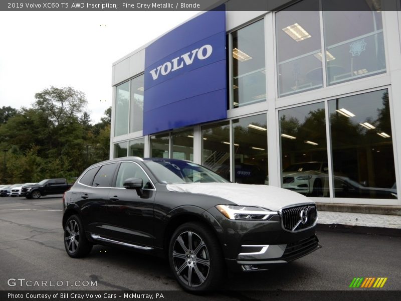 Front 3/4 View of 2019 XC60 T5 AWD Inscription