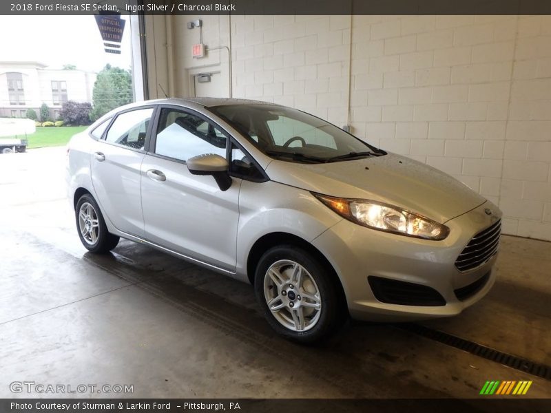 Ingot Silver / Charcoal Black 2018 Ford Fiesta SE Sedan