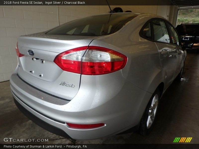 Ingot Silver / Charcoal Black 2018 Ford Fiesta SE Sedan