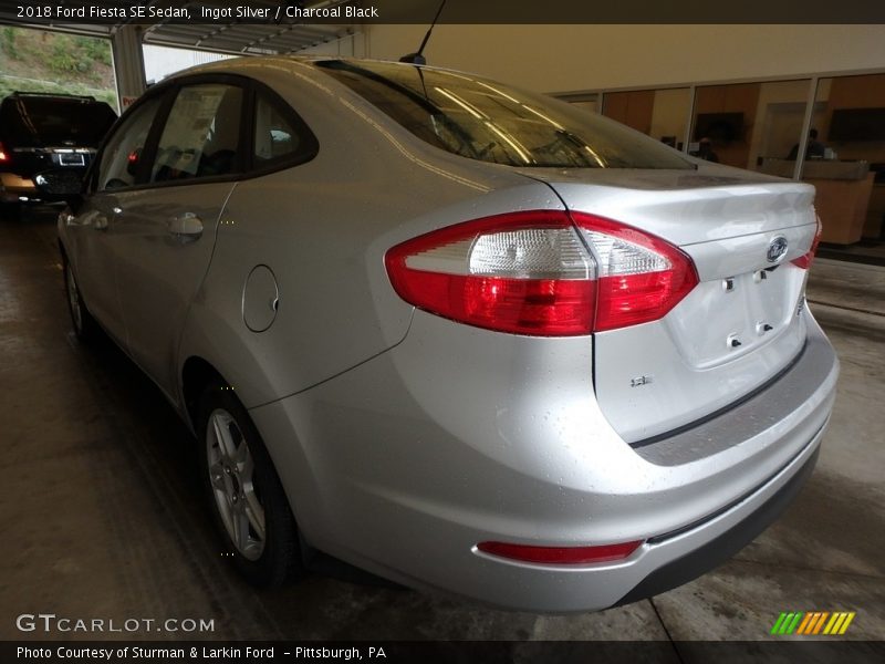 Ingot Silver / Charcoal Black 2018 Ford Fiesta SE Sedan