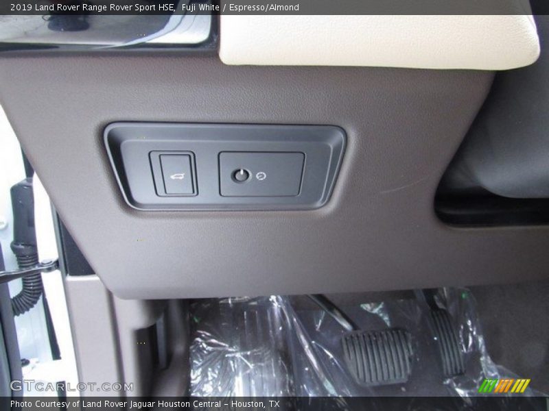 Controls of 2019 Range Rover Sport HSE