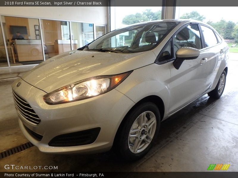 Ingot Silver / Charcoal Black 2018 Ford Fiesta SE Sedan