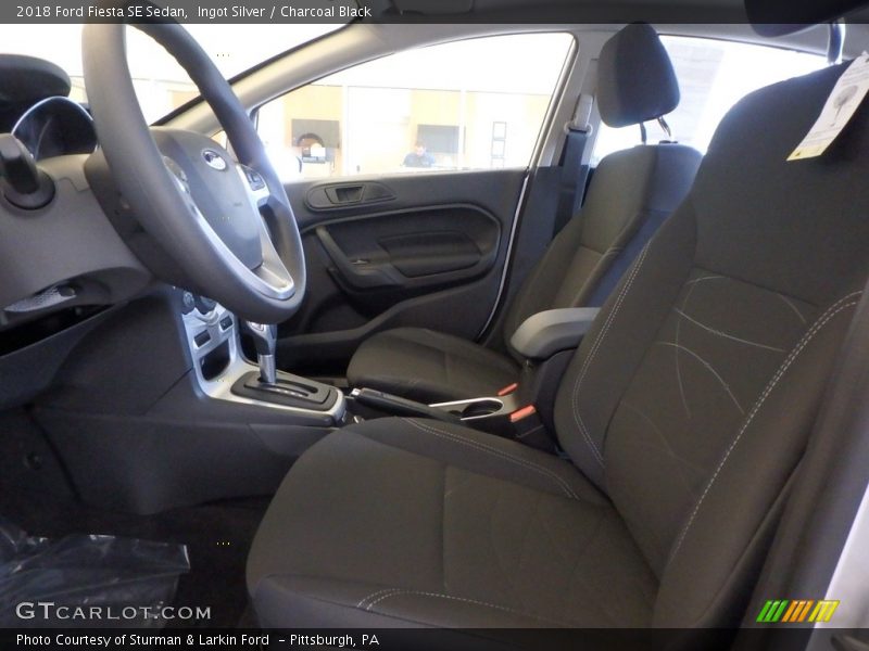 Ingot Silver / Charcoal Black 2018 Ford Fiesta SE Sedan