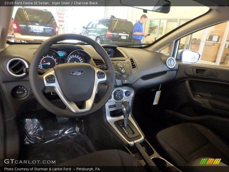 Ingot Silver / Charcoal Black 2018 Ford Fiesta SE Sedan