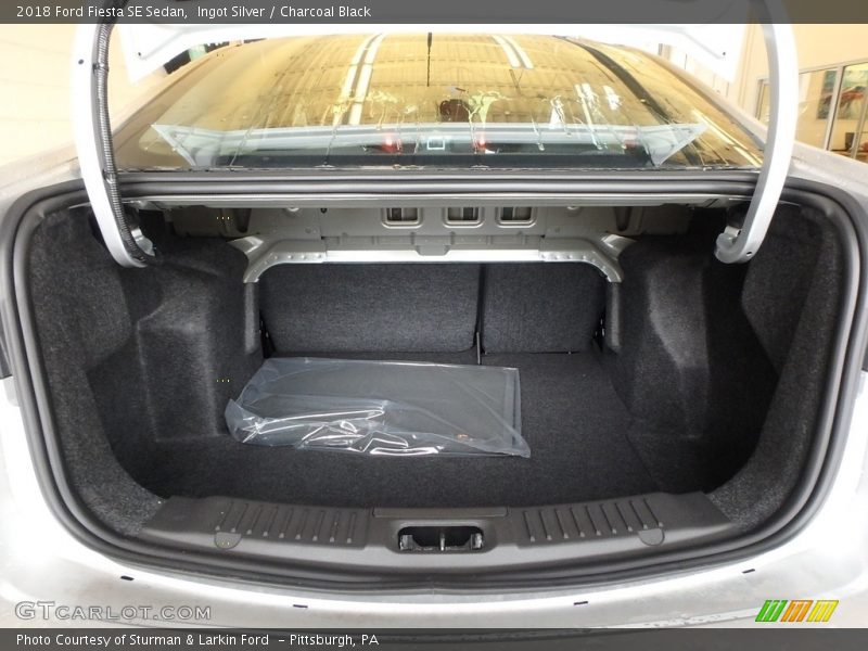Ingot Silver / Charcoal Black 2018 Ford Fiesta SE Sedan