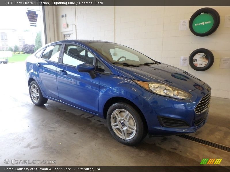 Lightning Blue / Charcoal Black 2018 Ford Fiesta SE Sedan