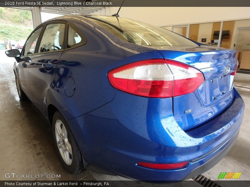 Lightning Blue / Charcoal Black 2018 Ford Fiesta SE Sedan