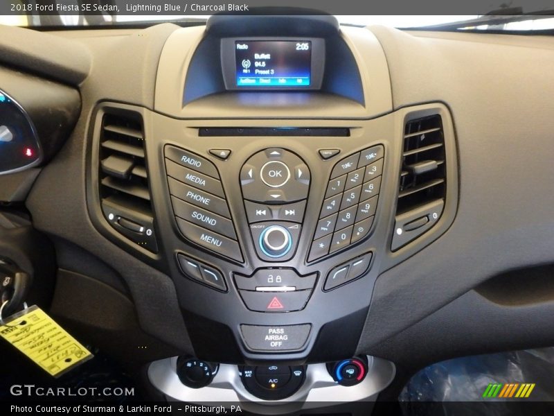 Lightning Blue / Charcoal Black 2018 Ford Fiesta SE Sedan