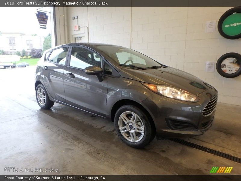 Magnetic / Charcoal Black 2018 Ford Fiesta SE Hatchback