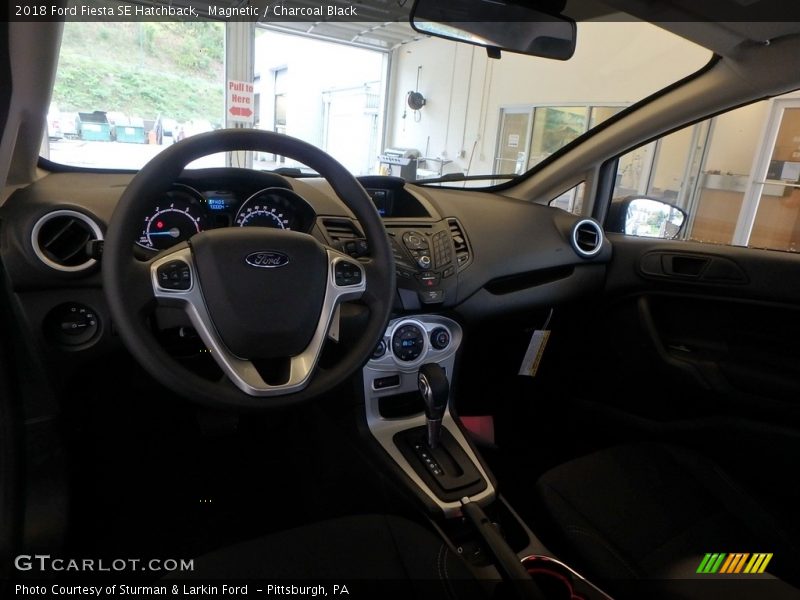 Magnetic / Charcoal Black 2018 Ford Fiesta SE Hatchback