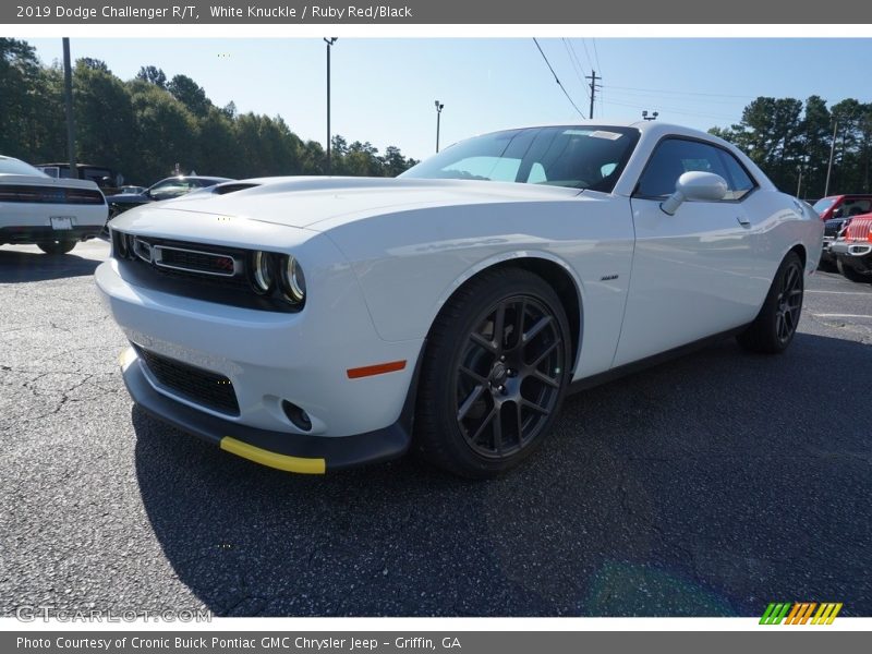Front 3/4 View of 2019 Challenger R/T