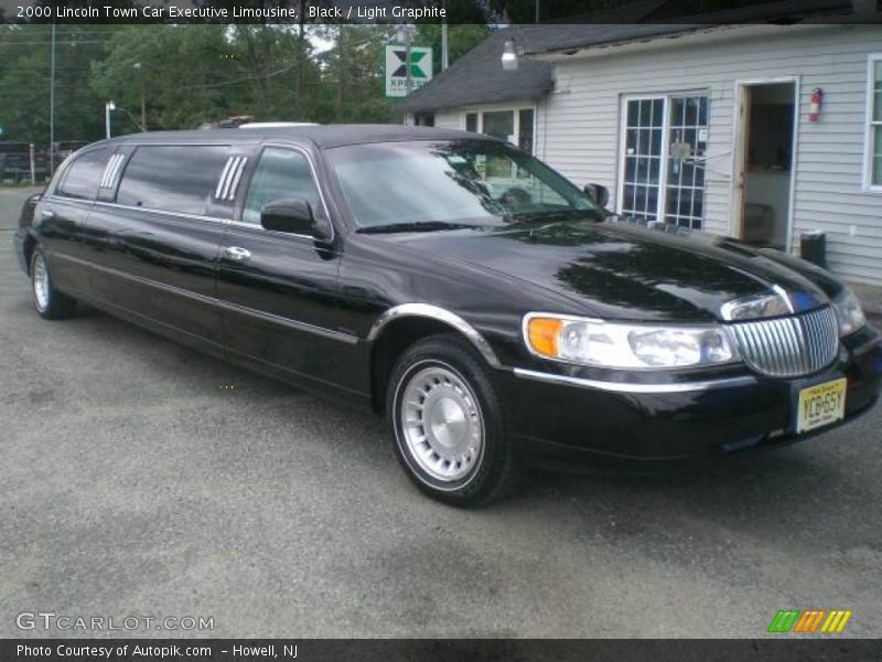 Black / Light Graphite 2000 Lincoln Town Car Executive Limousine