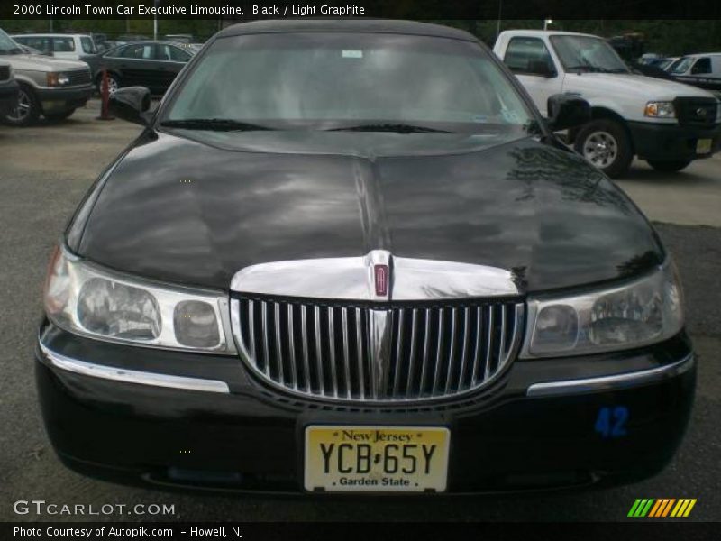 Black / Light Graphite 2000 Lincoln Town Car Executive Limousine