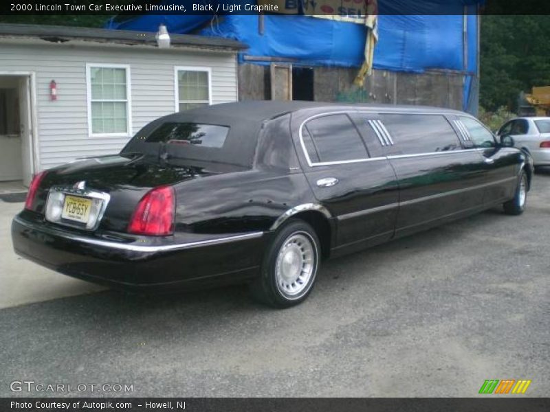 Black / Light Graphite 2000 Lincoln Town Car Executive Limousine