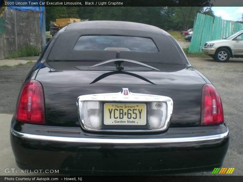 Black / Light Graphite 2000 Lincoln Town Car Executive Limousine
