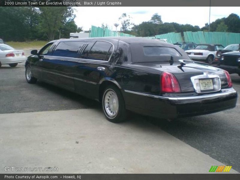 Black / Light Graphite 2000 Lincoln Town Car Executive Limousine