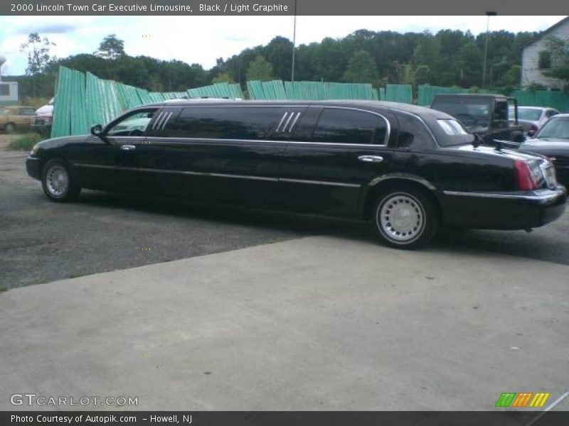 Black / Light Graphite 2000 Lincoln Town Car Executive Limousine