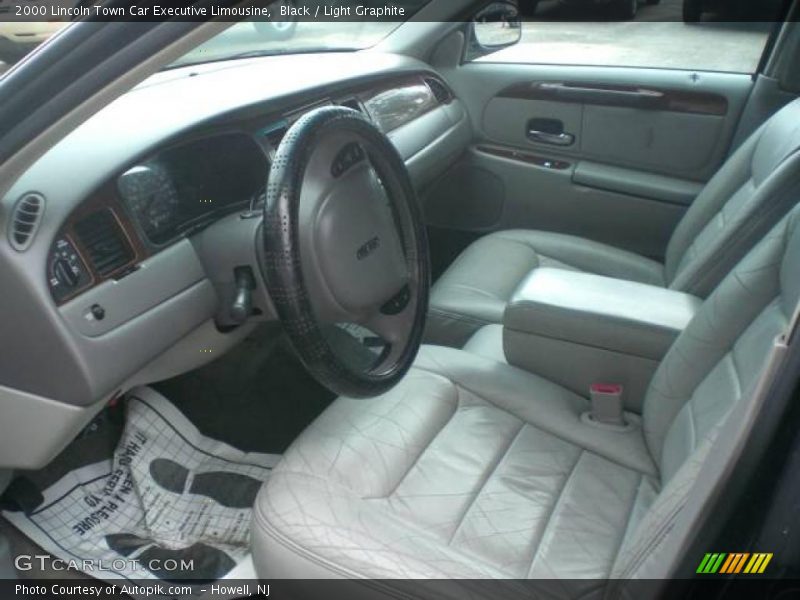 Black / Light Graphite 2000 Lincoln Town Car Executive Limousine
