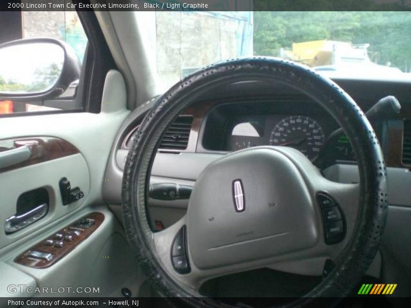 Black / Light Graphite 2000 Lincoln Town Car Executive Limousine