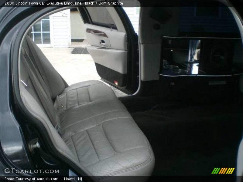 Black / Light Graphite 2000 Lincoln Town Car Executive Limousine