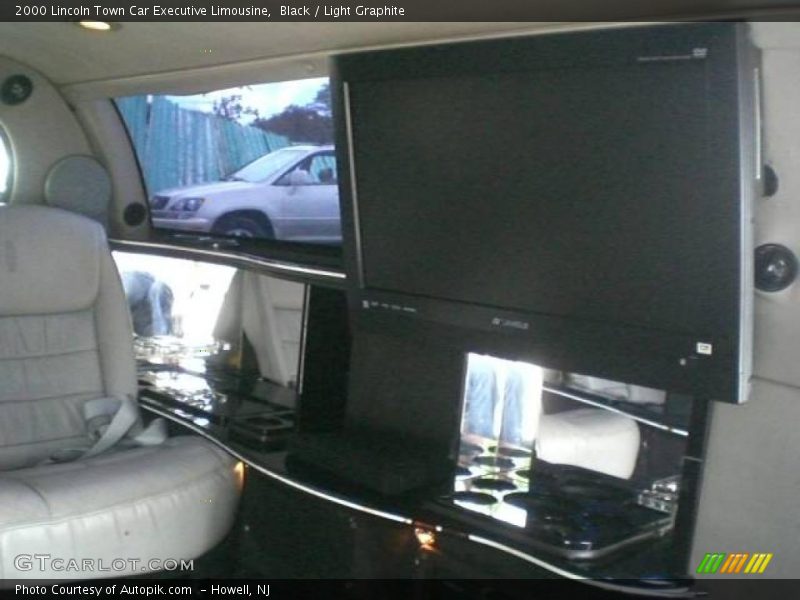 Black / Light Graphite 2000 Lincoln Town Car Executive Limousine