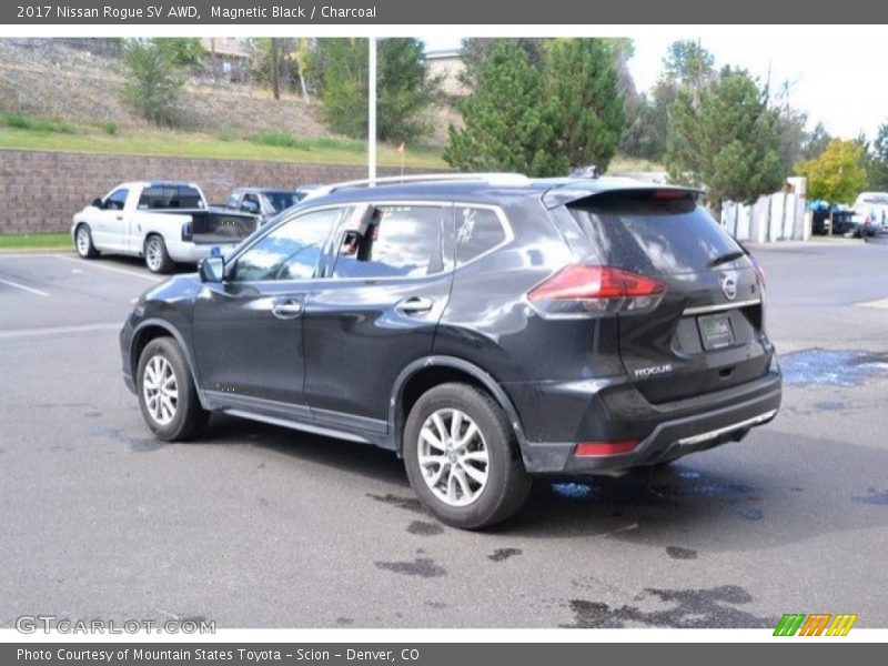 Magnetic Black / Charcoal 2017 Nissan Rogue SV AWD