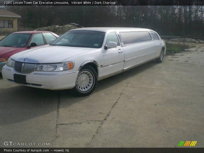 Vibrant White / Dark Charcoal 2001 Lincoln Town Car Executive Limousine