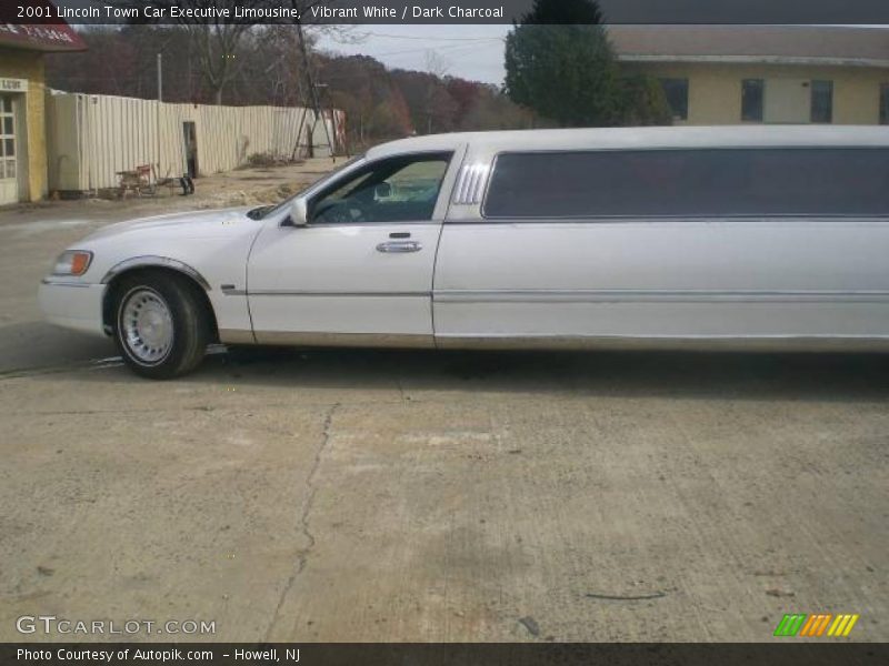 Vibrant White / Dark Charcoal 2001 Lincoln Town Car Executive Limousine