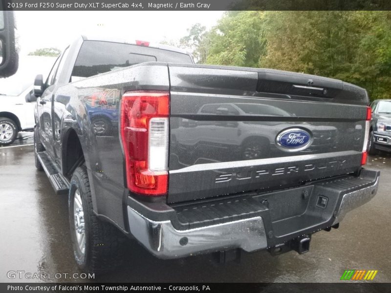Magnetic / Earth Gray 2019 Ford F250 Super Duty XLT SuperCab 4x4