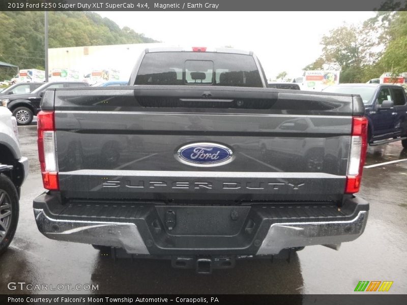 Magnetic / Earth Gray 2019 Ford F250 Super Duty XLT SuperCab 4x4