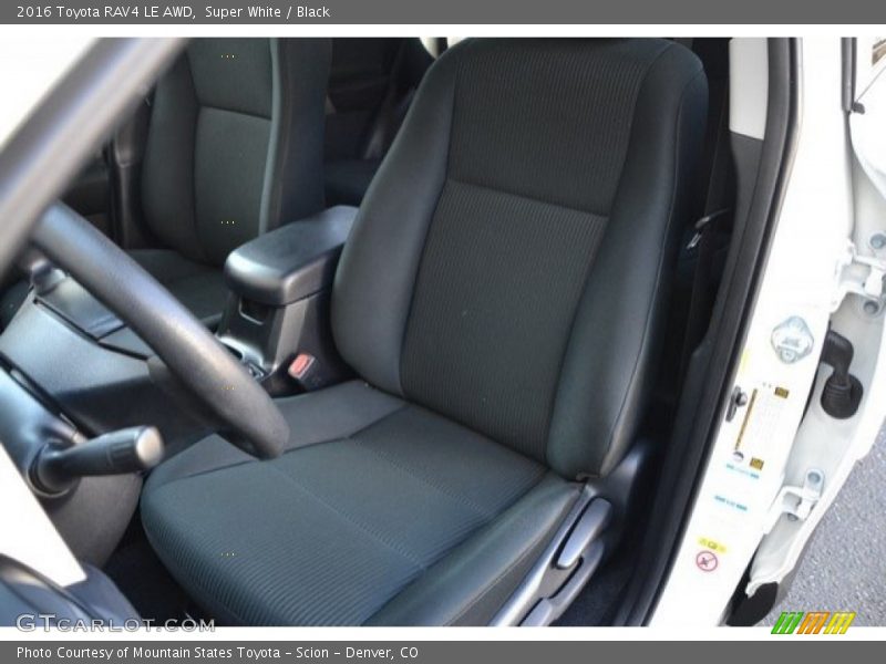 Super White / Black 2016 Toyota RAV4 LE AWD