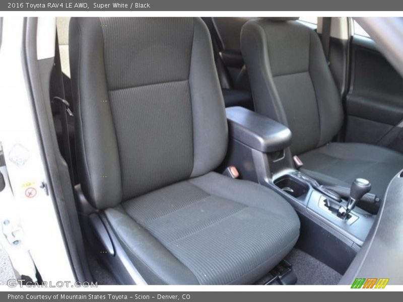Super White / Black 2016 Toyota RAV4 LE AWD