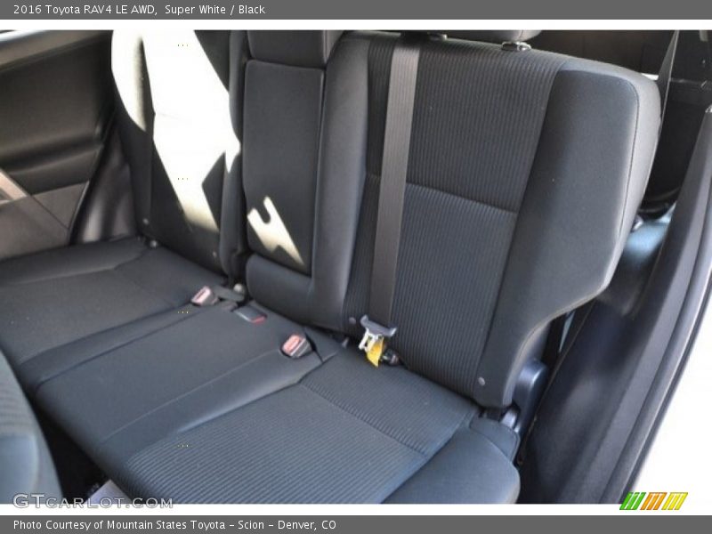 Super White / Black 2016 Toyota RAV4 LE AWD