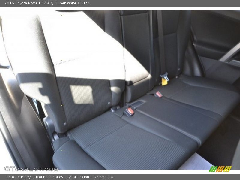 Super White / Black 2016 Toyota RAV4 LE AWD