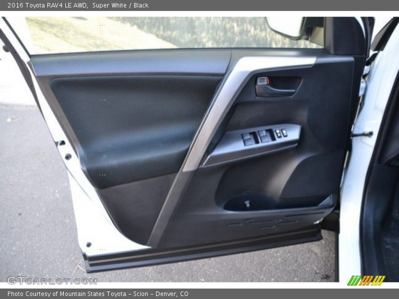Super White / Black 2016 Toyota RAV4 LE AWD