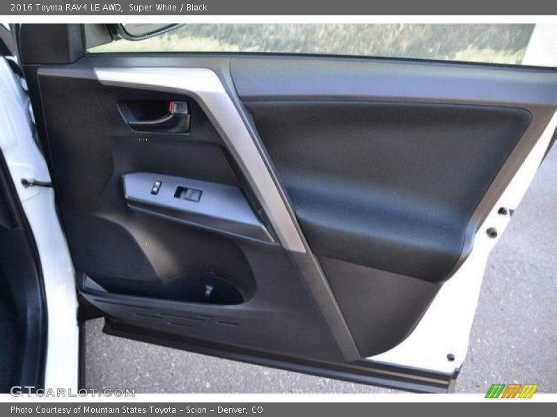 Super White / Black 2016 Toyota RAV4 LE AWD