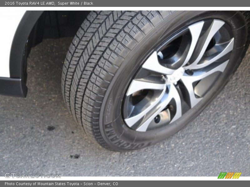 Super White / Black 2016 Toyota RAV4 LE AWD