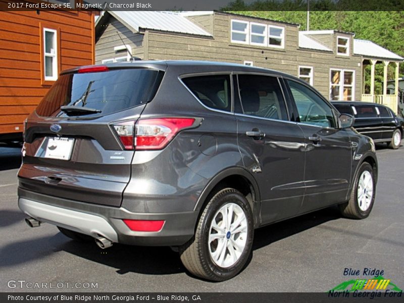 Magnetic / Charcoal Black 2017 Ford Escape SE